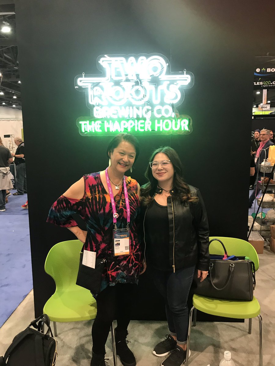 4bloomsguru's tweet photo. Thanks #tworoots for chairs and a place to rest at #MJBizCon2018 https://t.co/wzzXqm4sl6