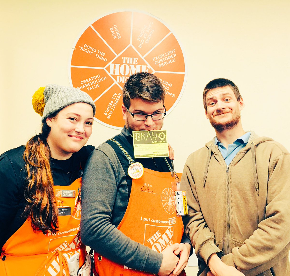 rohrykat's tweet image. #FINISHSTRONG Safety first! Thank you for using all of our safety matters principles today for a successful tree off load event! Colton is always rising to the occasion - photo also starring Safety Scott! #formup #teamup #gearup #warmup #safetymatters #HomeDepot #HD4723 #PNW