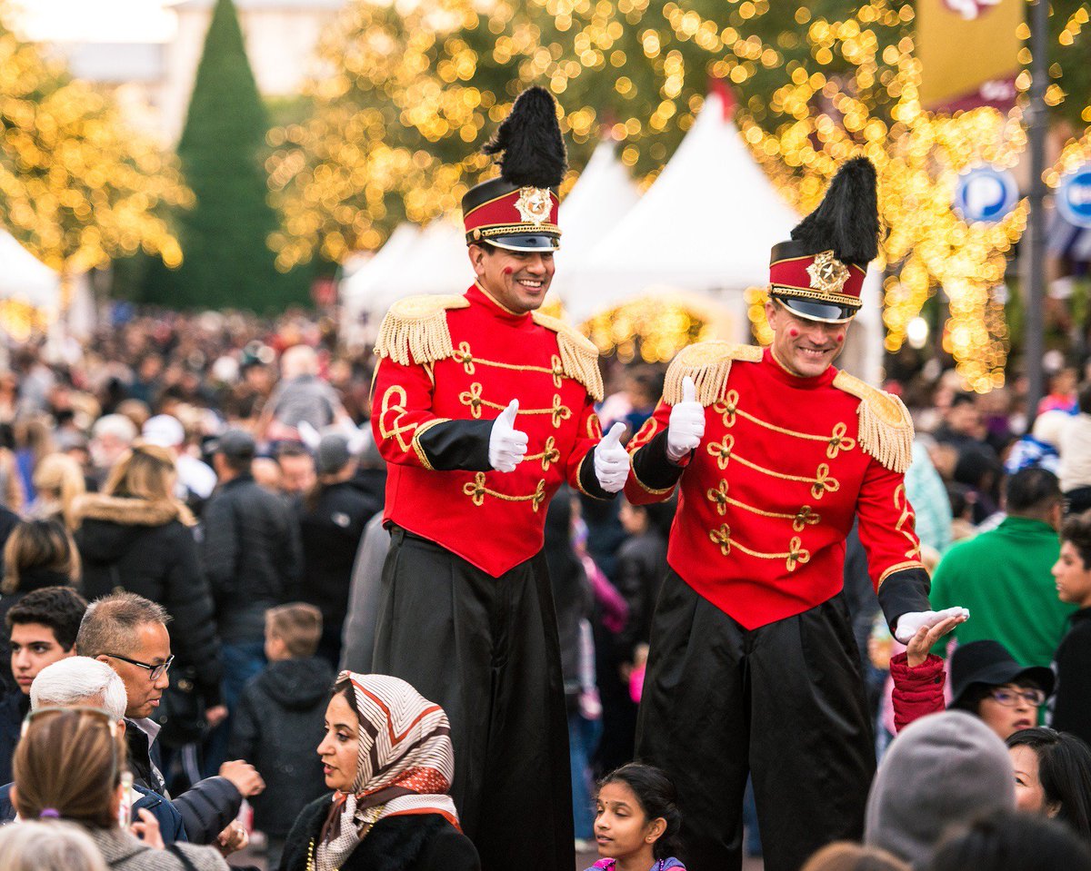 Craig_Ranch's tweet photo. The 2018 holiday season is nearing. Get in the holiday spirit at Lights at Legacy this Saturday, November 18. Take in a grand tree-lighting and participate in family-friendly activities. https://t.co/cXUHuy92UA https://t.co/Ol3oWDaDtO