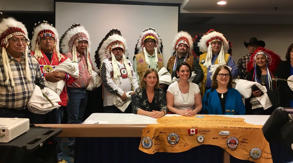 Maskwacis Cree Chiefs participate in a historic signing of a Jordan’s Principle MOU with @Min_IndServ @SamsonCree @ErmineskinCree #MontanaFirstNation #LouisBullTribe #JordansPrinciple #Historic