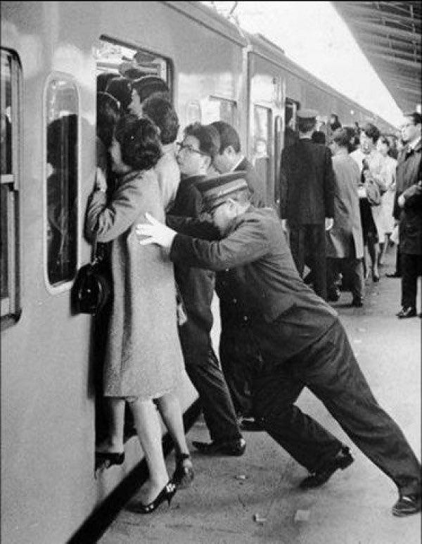 Jimmy knew all that scrummaging would come in handy one day! Heave, heave, get your weight behind a star fan of <a href="/Harlequins/">Harlequins 🃏</a> @LuciexHeath 🏉🏉🏉🏉🏉🌟🌟🌟🌟🌟🌟🌟 #ff