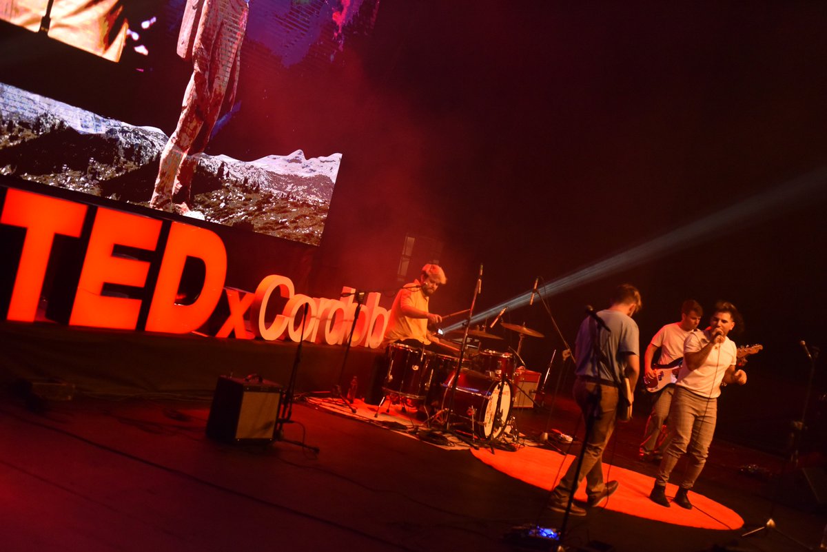 TEDxCordoba's tweet photo. La banda cordobesa “Jorge a Marte” llega al círculo rojo para cerrar esta jornada. Qué se sientan los aplausos en toda @PlazaDeLaMusica . ¡Gracias por cruzar límites con nosotros! #TEDxCórdoba2018 #CruzáLímites @JorgeAMarte__ https://t.co/6WihgXWHuP
