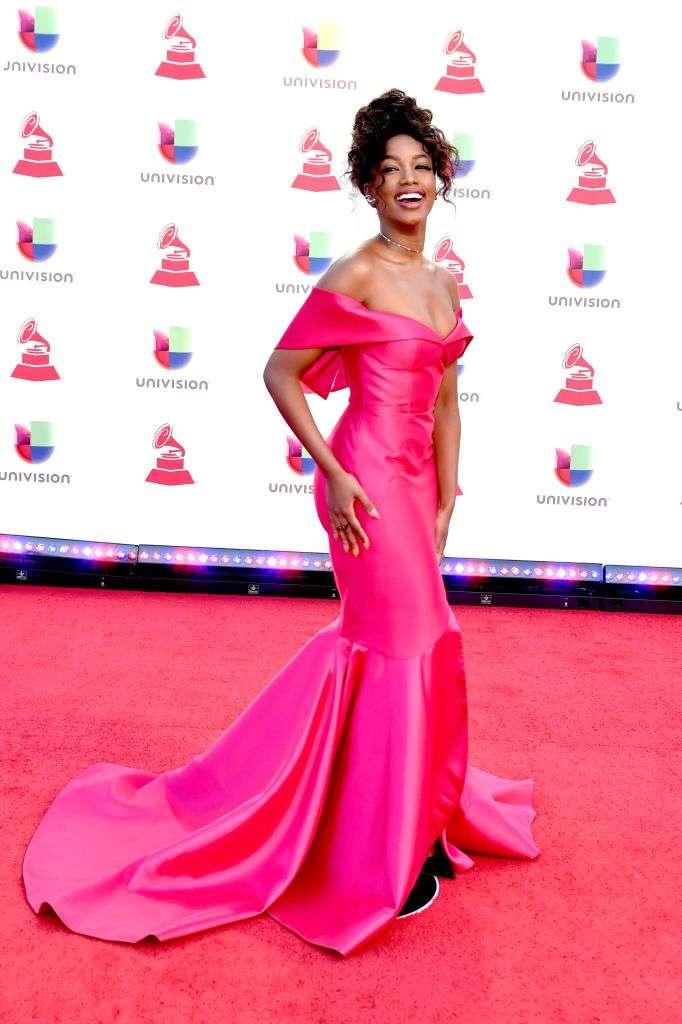 IzaReal's tweet photo. Pink girl! 👯 #LatinGRAMMY Foto:@POPline https://t.co/XFFOjrUPtN