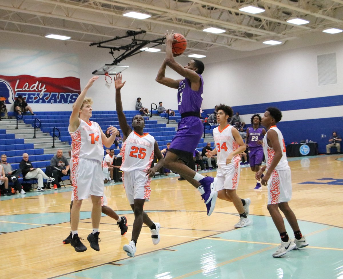 TXInvitational's tweet image. @AngletonISD #AngletonHS, @LaPorteISD #LaPorteHS 2nd Quarter Score: Angleton 31, La Porte 21. Photos by: Rosemary Saravia