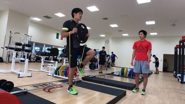 ezy_jp's tweet photo. Plate Single Leg Hip Extension W/ Fitness Band :-) -
#松本達希 #alpineski #trainingforskiing #sportsperformance #drylandtraining #functionaltraining #activemobilityexercise #FMP #FunctionalMovementPerformance #FSM #FunctionalSkiMovement #exerciseband #fi… https://t.co/Eez1EHKUEQ https://t.co/ylwffsi6r3