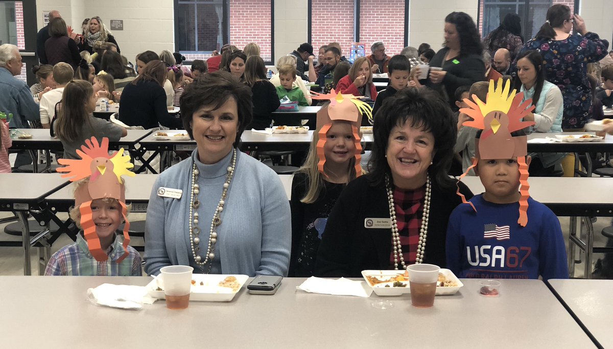DcesDragons's tweet photo. Our first DCES Thanksgiving feast was a HUGE success! We loved celebrating with our dragon families and naming all of things we are thankful for. ๐๐ฆ๐๐๐ #ourfirstthanksgiving #wearethankful #somuchtobegratefulfor https://t.co/AzhMUUrpS1