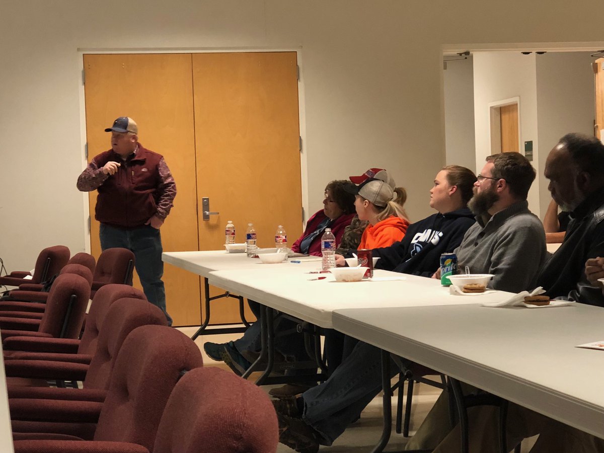 realBully75's tweet photo. Brandon Alberson kicking off FAMACHA training in Verona tonight. #MSUextension #MSUads https://t.co/FCNqDOnjw7