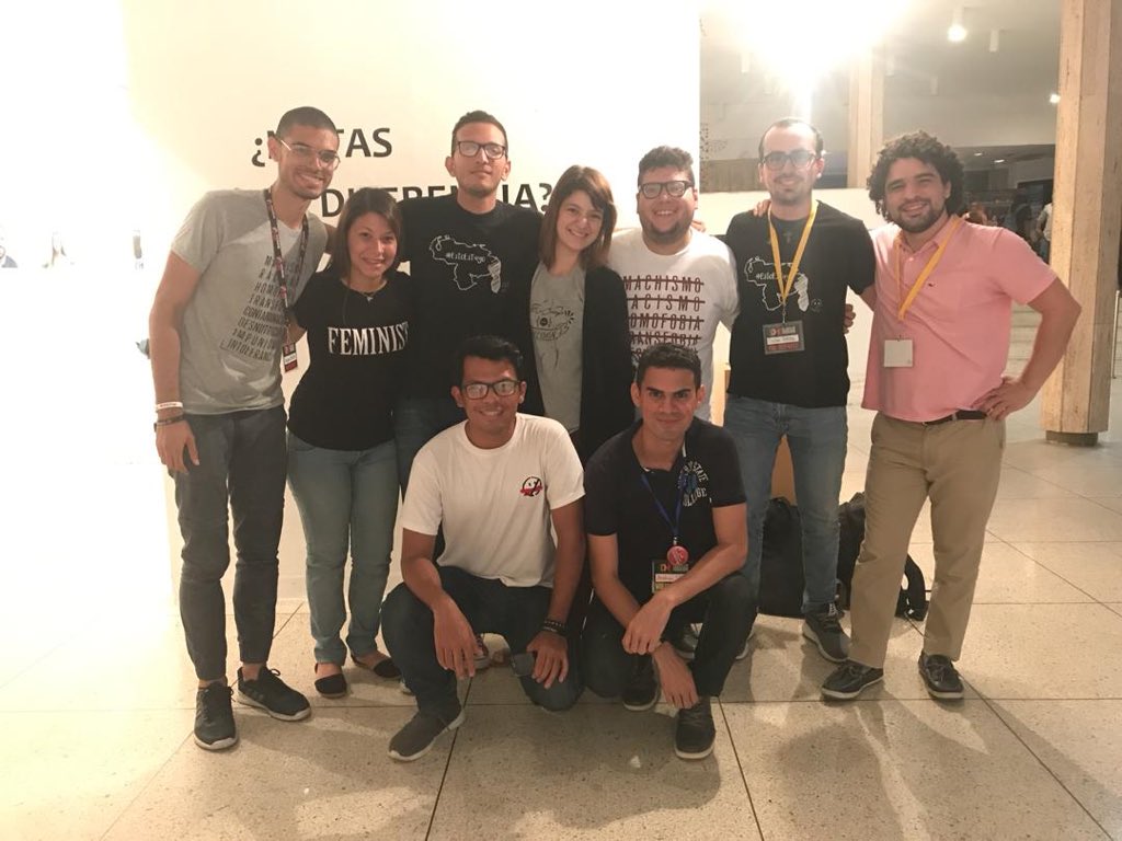 OscarPatinoH's tweet photo. #TBT| Gracias a todos lo que siguen apostando por nuestro país y defensa de Derechos Humanos.
#FeriaDDHH junto a defensores y activistas del equipo regional de @sinmordaza #Zulia https://t.co/gSfzLdcYtB