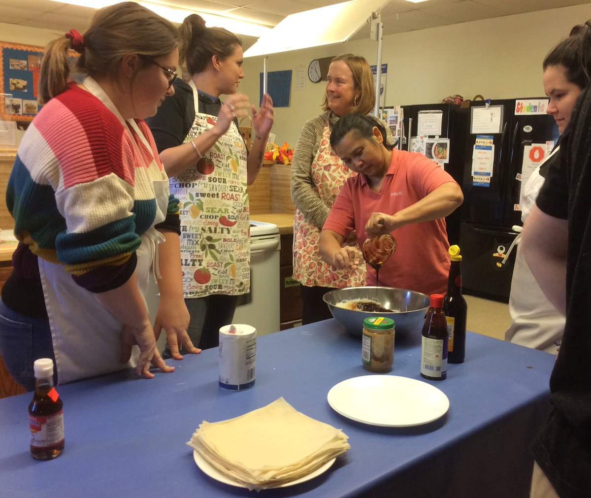 aznash13's tweet photo. Shout out to Lekky, Bonnie and Penelope #ThaiEggRolls #CulinaryII #oobschools https://t.co/vA7I3nEpR4