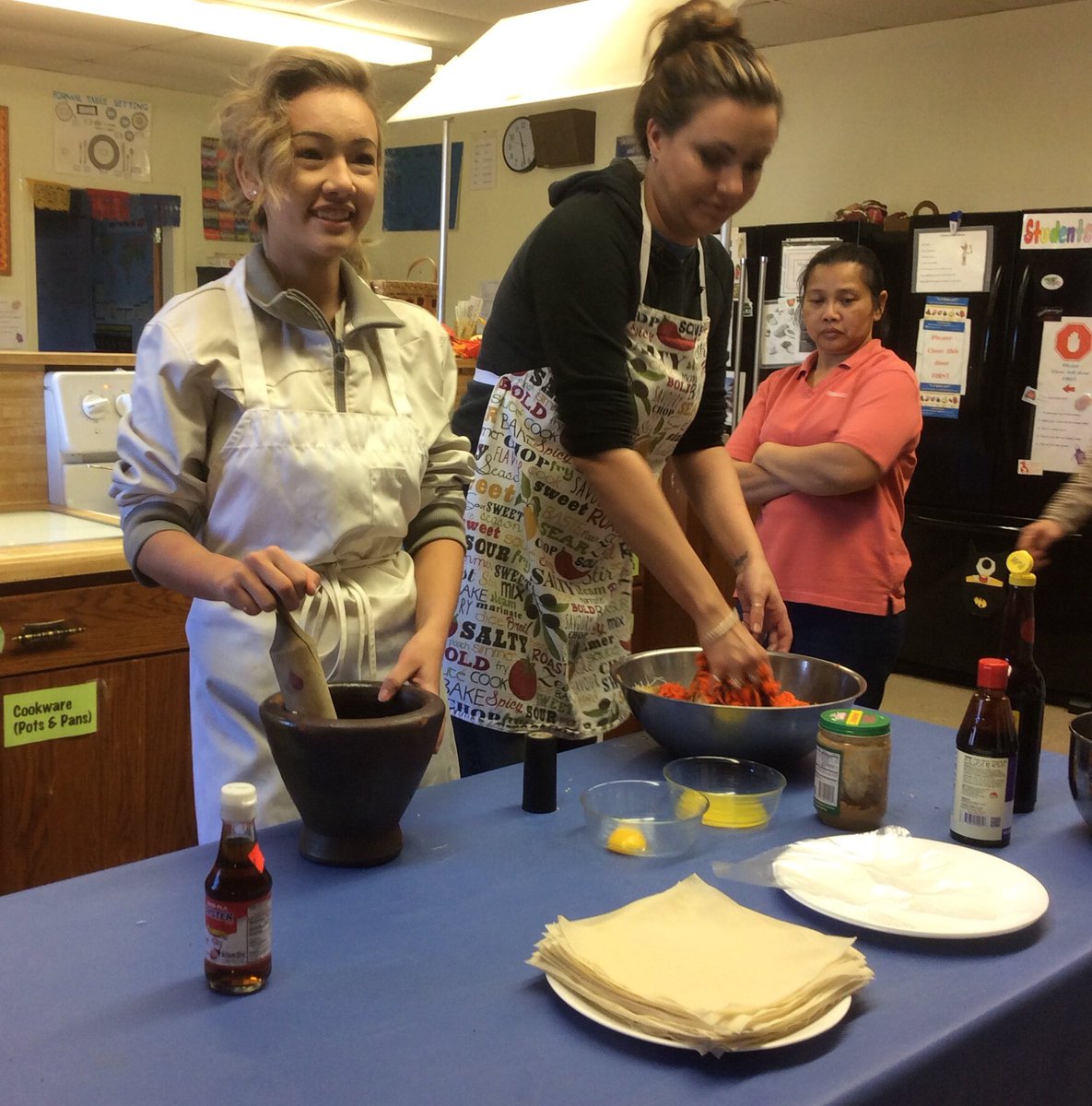 aznash13's tweet photo. Shout out to Lekky, Bonnie and Penelope #ThaiEggRolls #CulinaryII #oobschools https://t.co/vA7I3nEpR4