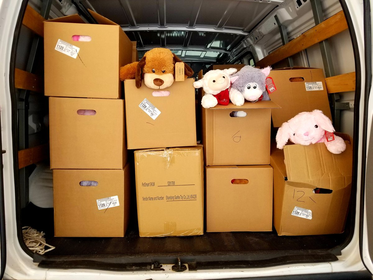 kidsneedtoread's tweet photo. We picked up another #PageCoach full of @PetSmartChariTs stuffed critters for children to love and use as read aloud pals! You can participate in this fantastic campaign by donating $5 toward a stuffed reading buddy at @petsmart1120 Christown Spectrum thru Dec 31st! #happiness https://t.co/Tl7HF9YC2c