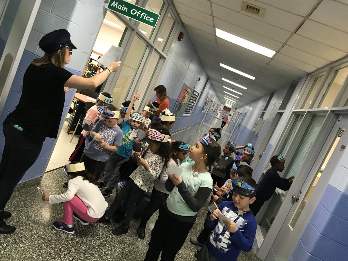 MsADettery's tweet photo. ‼️Shout Out‼️ to my friend and neighbor @missmannion for pulling off this classroom transformation with me!! Our Punctuation Police 👮🏻 did an excellent job today! #punctuationpolice #iteachfirst #minitransformation https://t.co/FulVuZ84aj