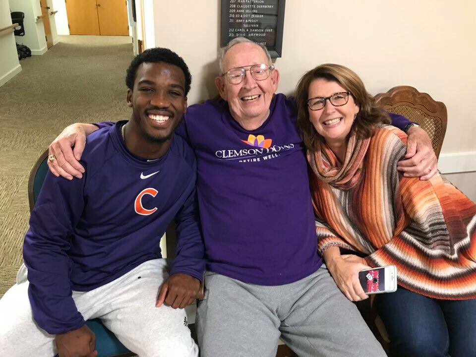 ClemsonSADev's tweet photo. Yesterday our Student-Athlete UPIC Interns went out to the Habitat for Humanity Athletics Build and Clemson Downs Retirement Facility as a part of their last professional development session. If you can't tell, our Student-Athletes love giving back to the community!! https://t.co/upVlgcgKmf