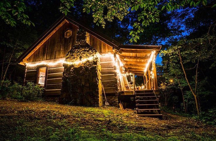 IveGoneWest's tweet photo. Secret cabin, best friends, 🎸&amp; a 🎥. 🤔 seems like a great opportunity to film a new video, stay tuned.... https://t.co/mjeWKw9XAn