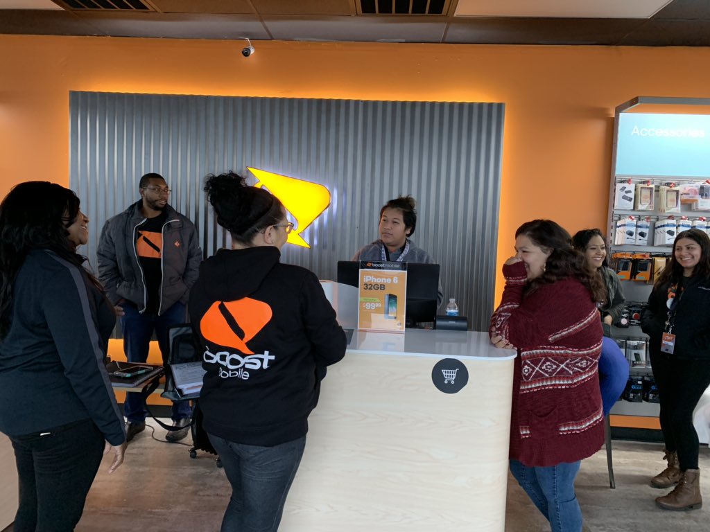 vtruongcao's tweet photo. AM #ThursdayTraining with #252Wireless #Back2Basic #SmartPay #BoostShield #VIPwireless @JayMiglionico @SMcgowan763 @spgjamieb @VIPwireless https://t.co/N72hS6dP5g
