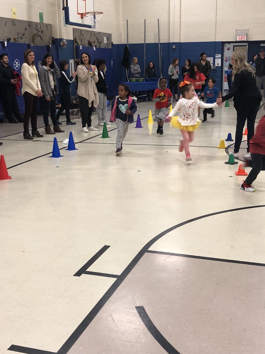 Huffman_Pk's tweet photo. We love our pre-k and kinder hawks at the fun run! @HuffmanHawksPYP #IBunstoppable https://t.co/SH4ZsA1BQc