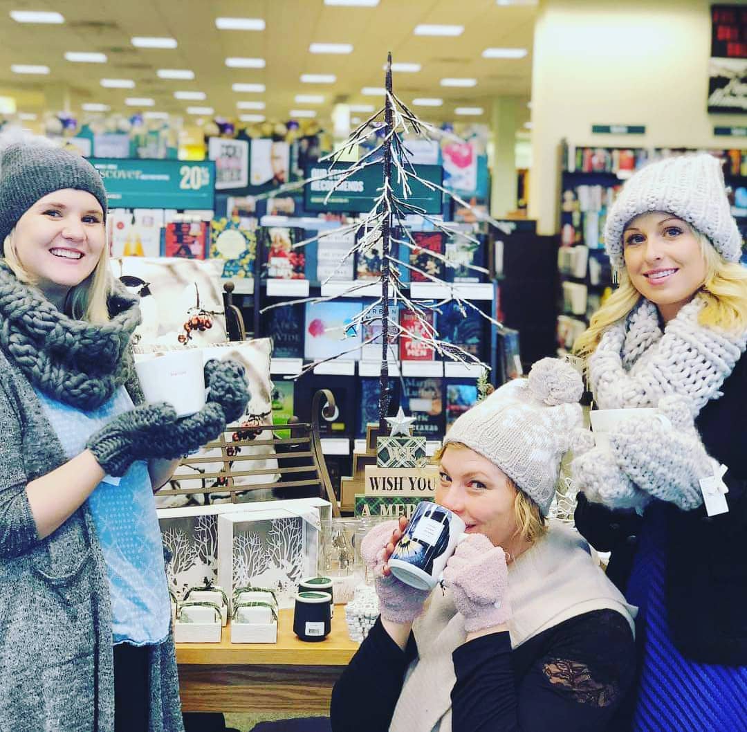 BNMinot's tweet photo. Cozy up with a good book in our Barnes &amp; Noble Exclusive Winter Collection! We’ve got reading socks, hats, mittens, scarves, and more to keep you warm all winter long. ❄️ #BNExclusiveCollection #relaxandread #socomfyandcozy https://t.co/LbbIXQfHDV