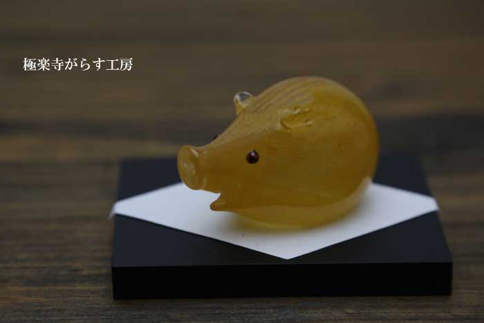 gallery365's tweet photo. 2019年の干支　亥（イノシシ）かわいいガラスの亥、いやうり坊が新入荷しました！無病息災と言われているので新年に飾ってお祝いをしてください→　https://t.co/ZsCPVB8aJP https://t.co/RRTmtsqsa4