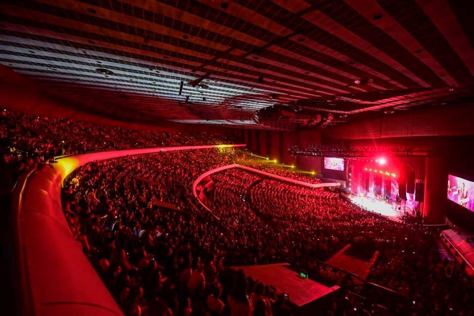 HaVotos's tweet photo. El éxito de un artista no pasa por la cantidad de premios, se mide a la hora de los conciertos, cuando la gente decide gastar su dinero para apreciar su arte. Y sin dudas ustedes se lo ganaron hace años. Llenando cada lugar al que van #HaAshEsMásQueUnGrammy @haashoficial https://t.co/UgqA208OjW