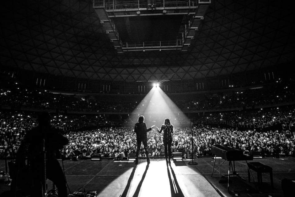 HaVotos's tweet photo. El éxito de un artista no pasa por la cantidad de premios, se mide a la hora de los conciertos, cuando la gente decide gastar su dinero para apreciar su arte. Y sin dudas ustedes se lo ganaron hace años. Llenando cada lugar al que van #HaAshEsMásQueUnGrammy @haashoficial https://t.co/UgqA208OjW
