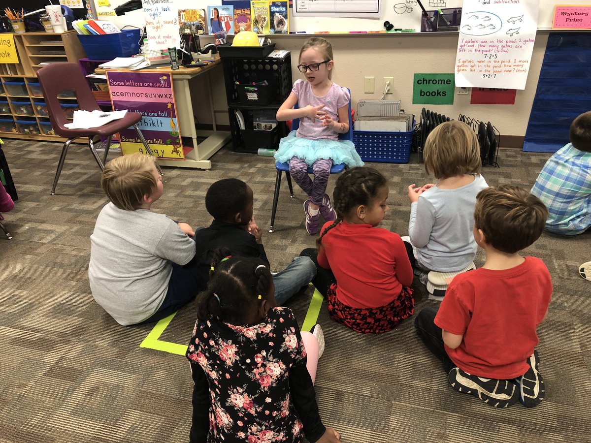 wendymaebranson's tweet photo. Using teacher voices to teach across fingers. They loved being in charge. #hatfieldelem #nisdela #TCRWP https://t.co/frrqTLa88W