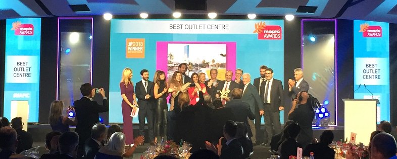 Magdus_Outlet's tweet photo. #MAPICAwards 2018 : The Village named best #outlet centre ! Congrats to the  @CieDePhalsbourg team ! Well deserved ! https://t.co/5QwyVZ63Np