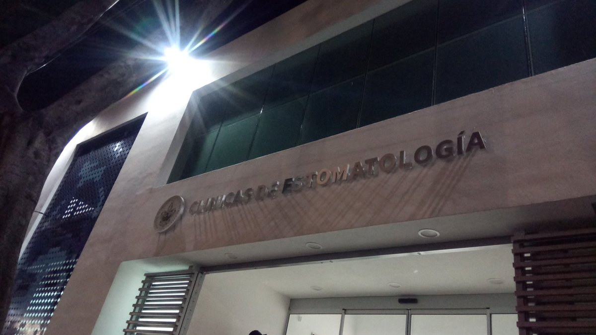 cybah18's tweet photo. La #FacultadDeEstomatologia #BUAP ya es hermosa pero en la noche parece aun más ❤️^_^ https://t.co/0dRySKbMMS