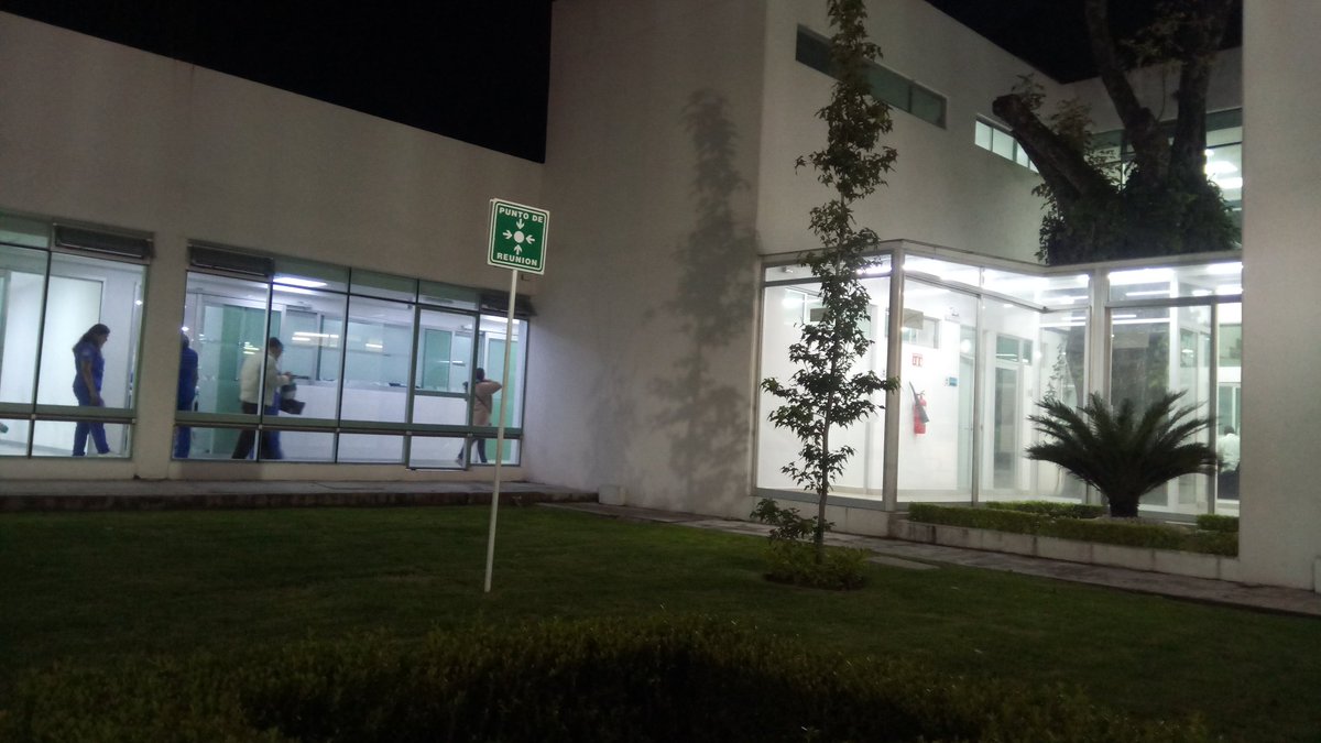 cybah18's tweet photo. La #FacultadDeEstomatologia #BUAP ya es hermosa pero en la noche parece aun más ❤️^_^ https://t.co/0dRySKbMMS