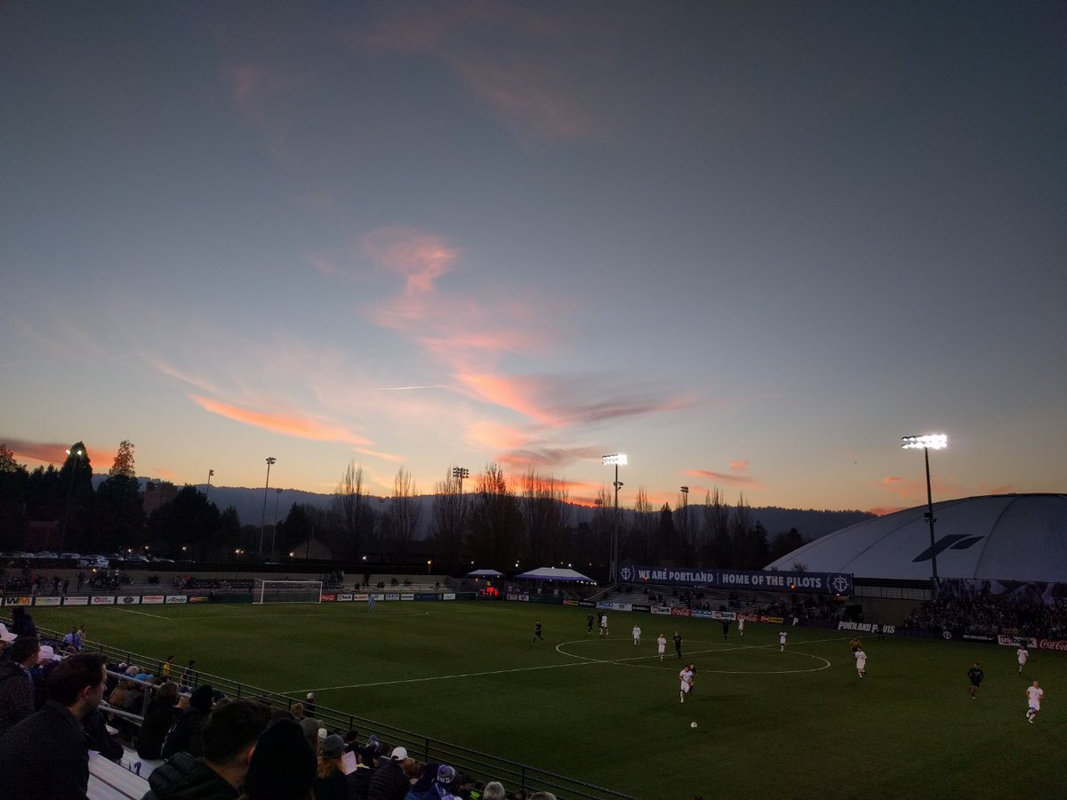 steeple3k's tweet photo. Another beautiful #MerloField sunset. Made even better by the score. @UPMensSoccer up 1-0 over UCLA... https://t.co/RDuLlduMdE