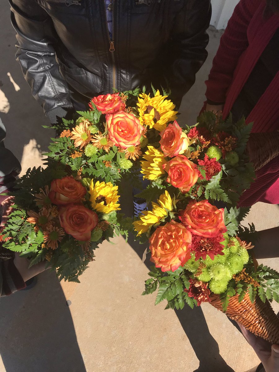 BrandiTLawrence's tweet photo. Floral Design students did cornucopias today! https://t.co/8T51Psyasw