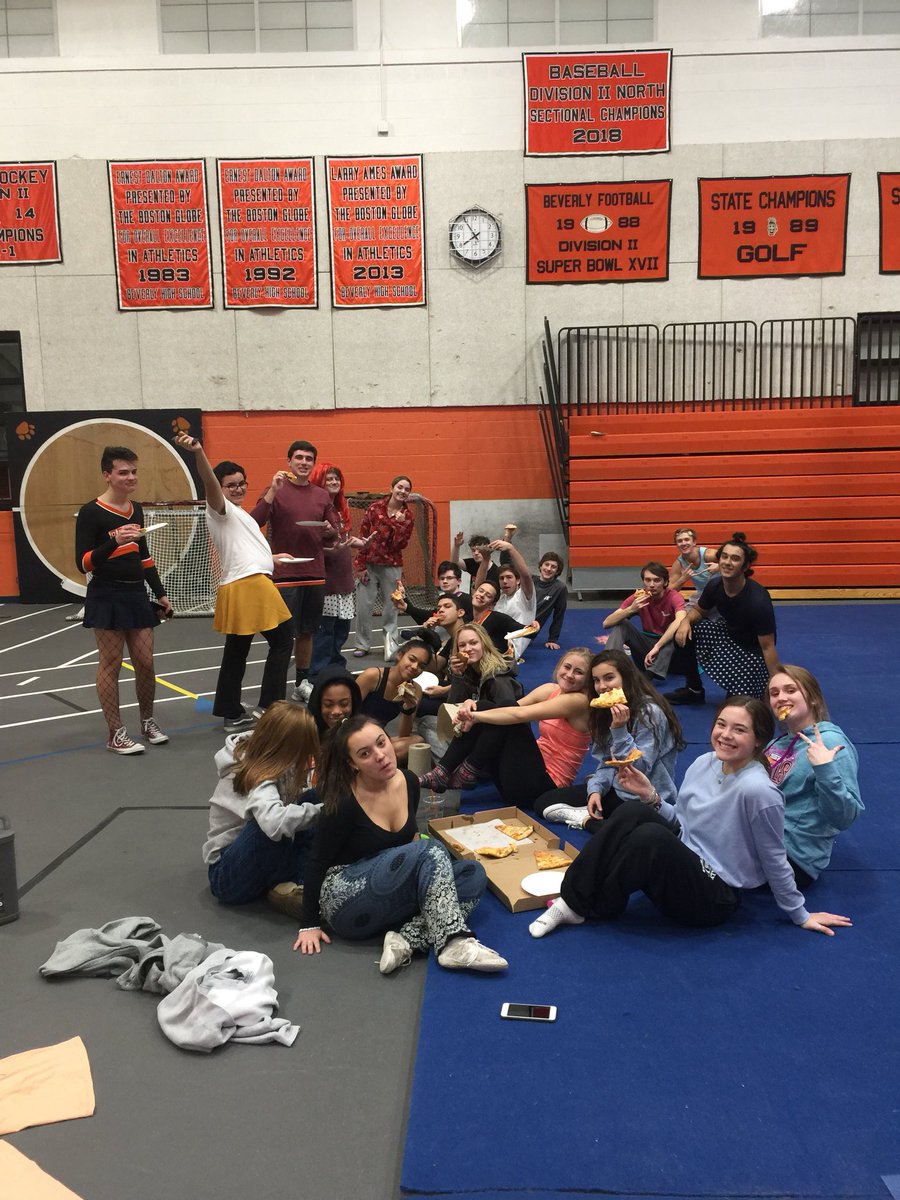 The_VOP's tweet photo. Puff cheerleaders taking a well-deserved break enjoying some @FreedasPizza! https://t.co/ODEhA6azNP