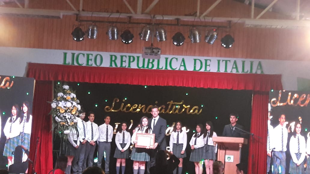 DeproeNuble's tweet photo. Primera Licenciatura de Cuarto Medio del Liceo República de Italia año 2018. #ChileLoHacemosTodos https://t.co/NoCDfMgu9y