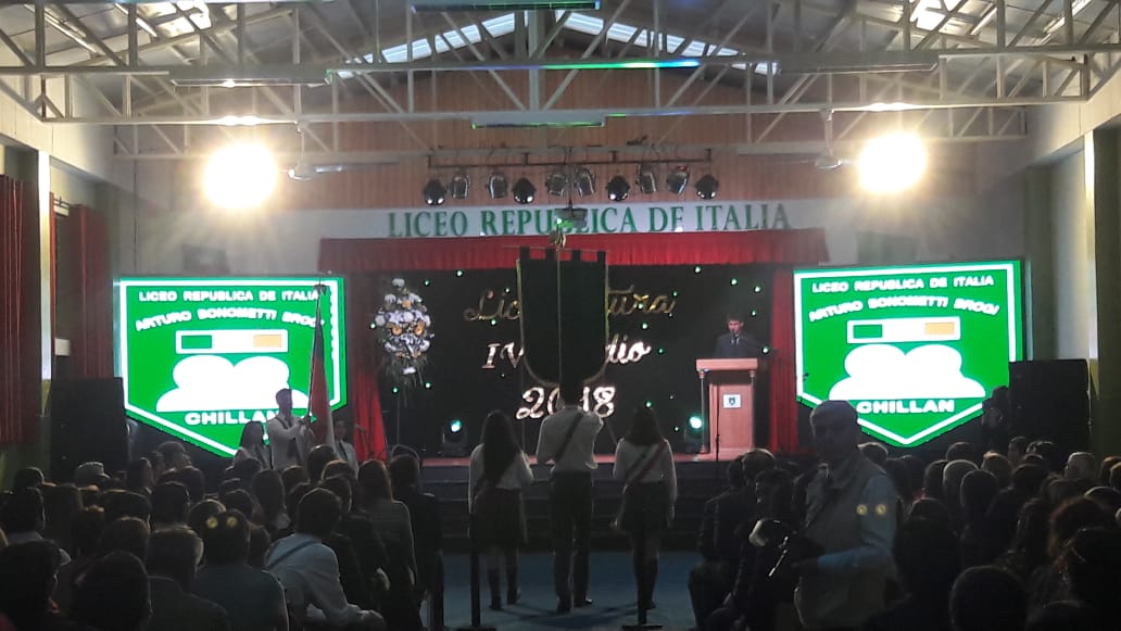 DeproeNuble's tweet photo. Primera Licenciatura de Cuarto Medio del Liceo República de Italia año 2018. #ChileLoHacemosTodos https://t.co/NoCDfMgu9y