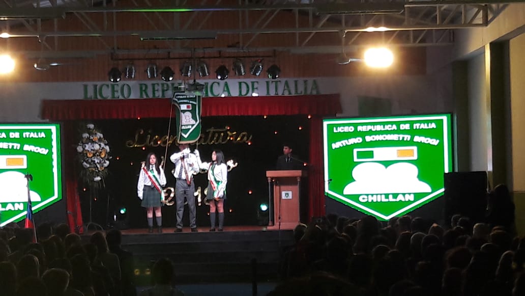 DeproeNuble's tweet photo. Primera Licenciatura de Cuarto Medio del Liceo República de Italia año 2018. #ChileLoHacemosTodos https://t.co/NoCDfMgu9y