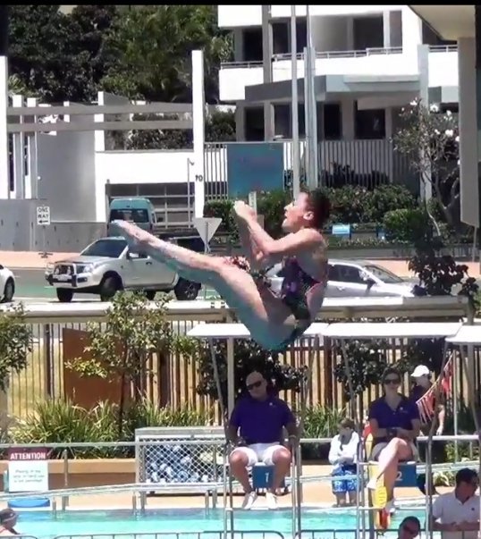 HaughneyMary's tweet photo. Super diving from Clare in the 3m Springboard prelim finishing in 6th overall. Had to contend with helicopters overhead and lots of passing traffic. So proud ☘☘#shamROCK #IsFeidirLeat Best of luck in the semi-final. Supporting you all the way ☘☘ https://t.co/D7eK13R2vL