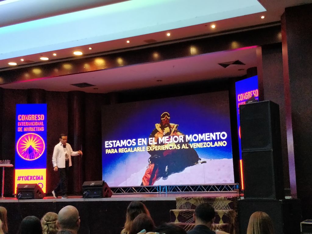 Bizleed's tweet photo. Gracias @yoencima por la organización del Congreso Internacional de Marketing 2018 y gracias por seguir apostando por Venezuela. Mejor cierre imposible de la mano de @jugimat @EmpresasPolar #yoencima https://t.co/I8DhB5HqUG