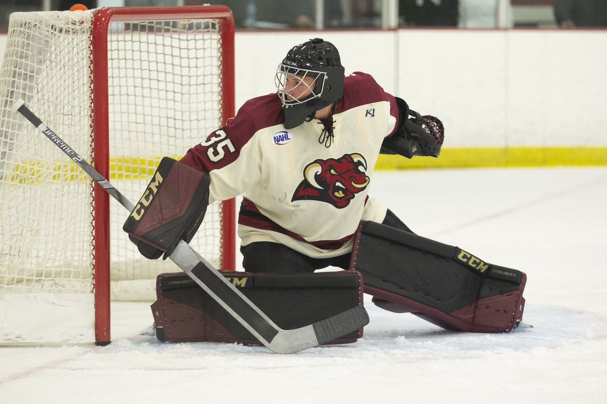 usahockey's tweet photo. The defending @NAHLHockey Central champions @MinotauroHockey are back on top of their division!

This &amp; more in this week’s Junior Notebook → https://t.co/Hi9dWucnYZ https://t.co/K1Yd59FzlE