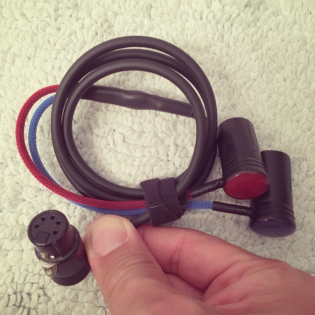 watsonwu's tweet photo. Awesome Y-Cable (dual 3 pin XLRs to a 5 pin stereo XLR) made by AudioConnect. I often use these kinds of cables for my MS (Mid-Side) Stereo mics. ππππ» #audioconnectfl #msstereo #microphonecable #mogami #mogamicables #fieldrecording #sounddesign #soundeffects #midsidestereo https://t.co/e3yz3kFLZf