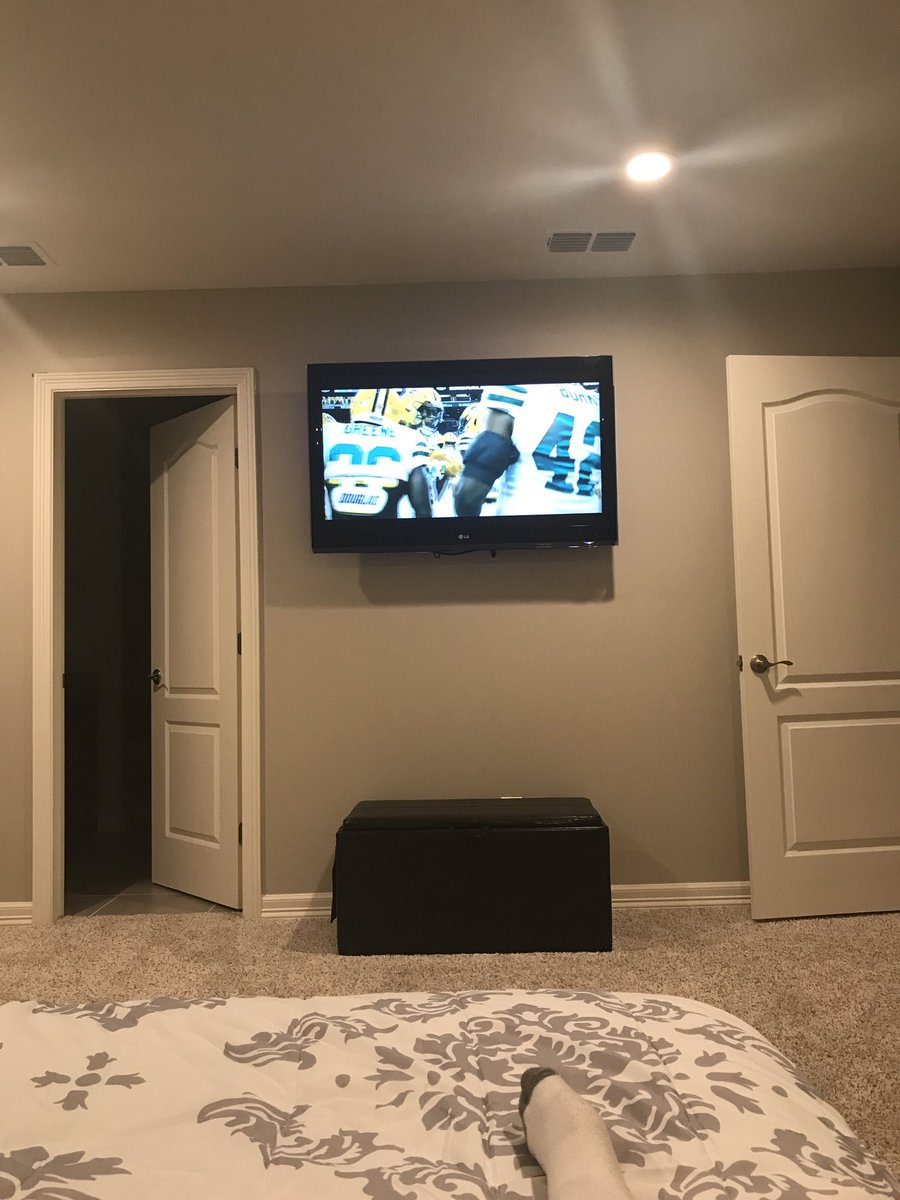 PastorChzhead's tweet photo. #PackerRollCall Edinburg, TX First game in our new house! #GoPackGo https://t.co/zVgk4xzQYI