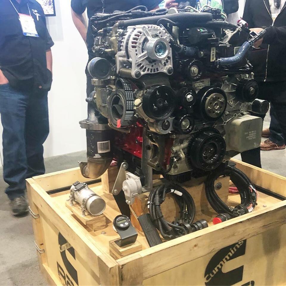 flexdream_us's tweet photo. SEMAカミンズブース。
#cummins 搭載の #ランクル40

一見ノーマル車両に見えるけどスパルタンな仕上がりです。

#カミンズ #カミンズエンジン 
#cumminsdiesel #landcruiser 
#ランドクルーザー #ランクル 
#semashow2018 #セマショー
#linex #ラインエックス
#flexdream #フレックスドリーム https://t.co/JyYp3fAU9R