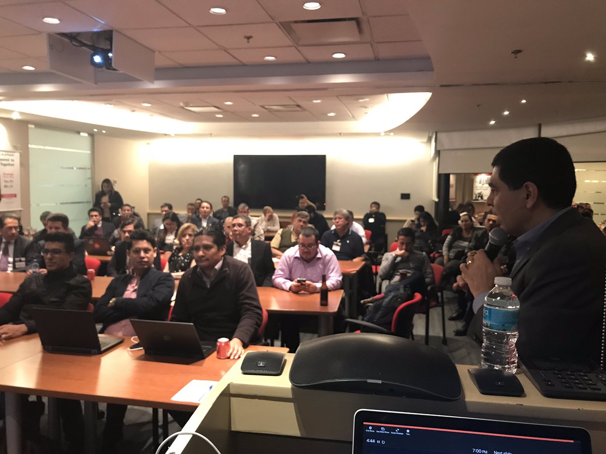 AntonyJReynolds's tweet image. Full room of customers to learn about #oracleintegration and #oraclebigdata in #MexicoCity