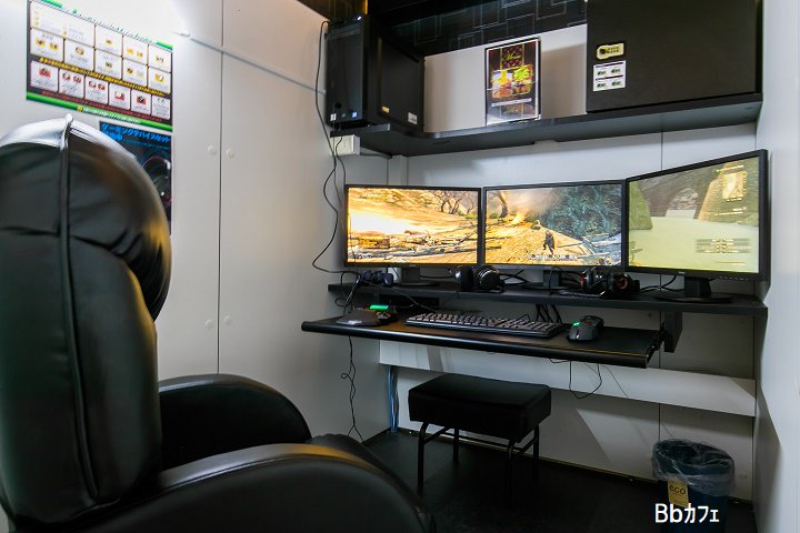 cafe川西能勢口店 ｂｂｶﾌｪのハイスペック席には3面モニター席をご用意しています ボイスチャットも可能ですよ ネットカフェ 漫画喫茶 川西 伊丹 池田 アルバイト ランチ カラオケ ダーツ バイキング レディース シャワー Lol Pubg