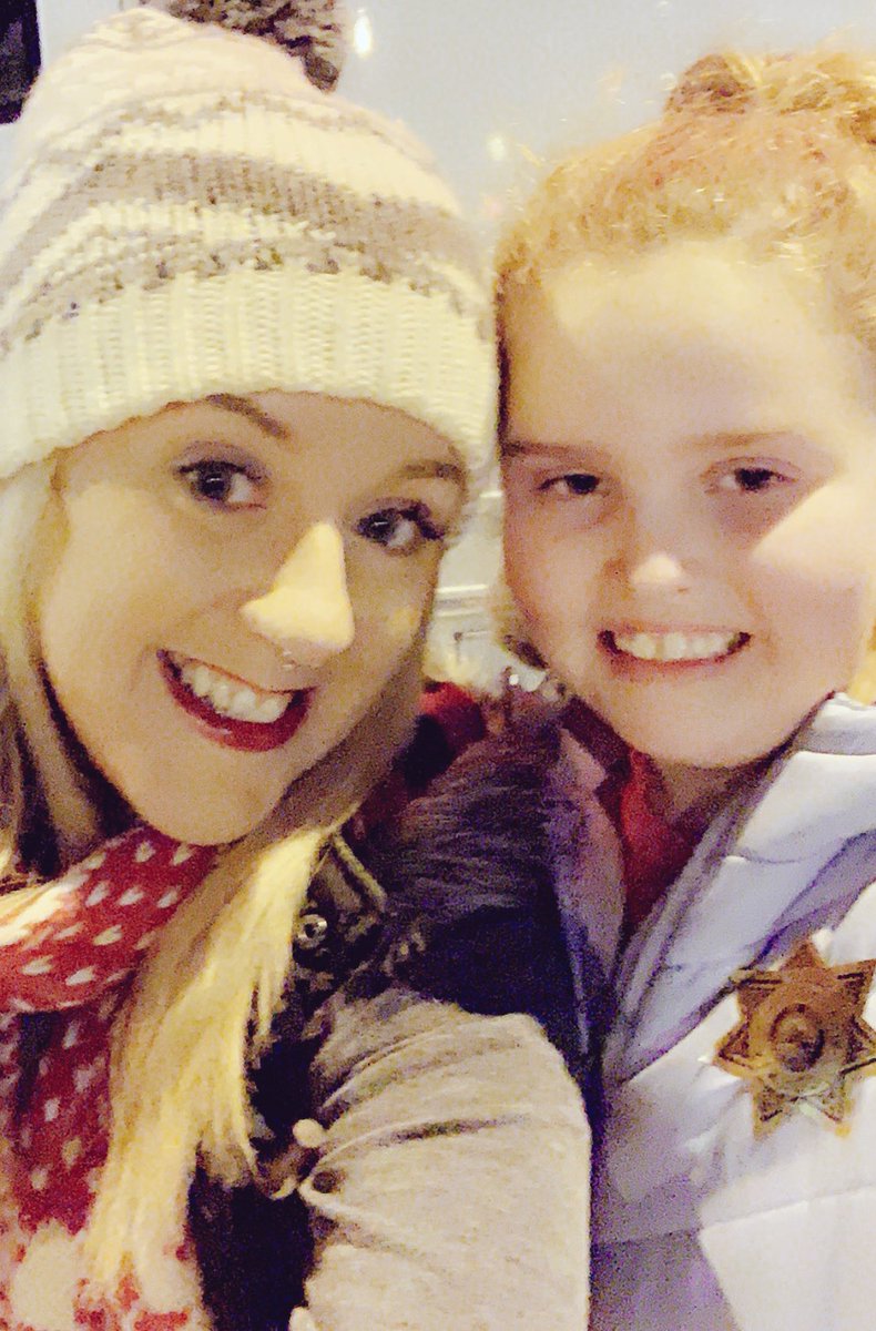ashleyjayne7's tweet photo. My little Bug (god daughter) came to visit at Sugar Plum Festival tonight! She gives the best hugs! ❤️❤️❤️  #fop36 #Sugarplum2018 #WashingtonCountyFOP https://t.co/IVXRyMlwwY