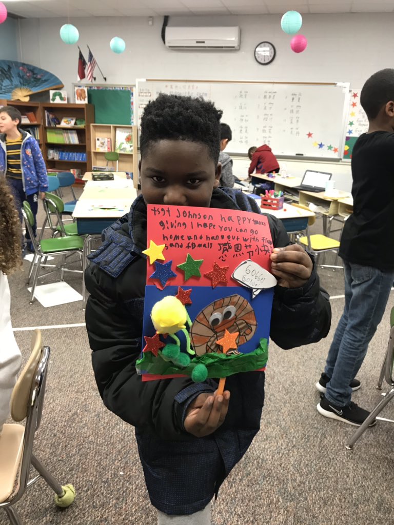 liyan414's tweet photo. @StoughStallions @StoughMagnet Make Thanksgiving cards for Airmen at Seymour Johnson. They wish those airmen a wonderful Thanksgiving in Chinese!# 感恩节快乐！ https://t.co/0ZTC8IMet1