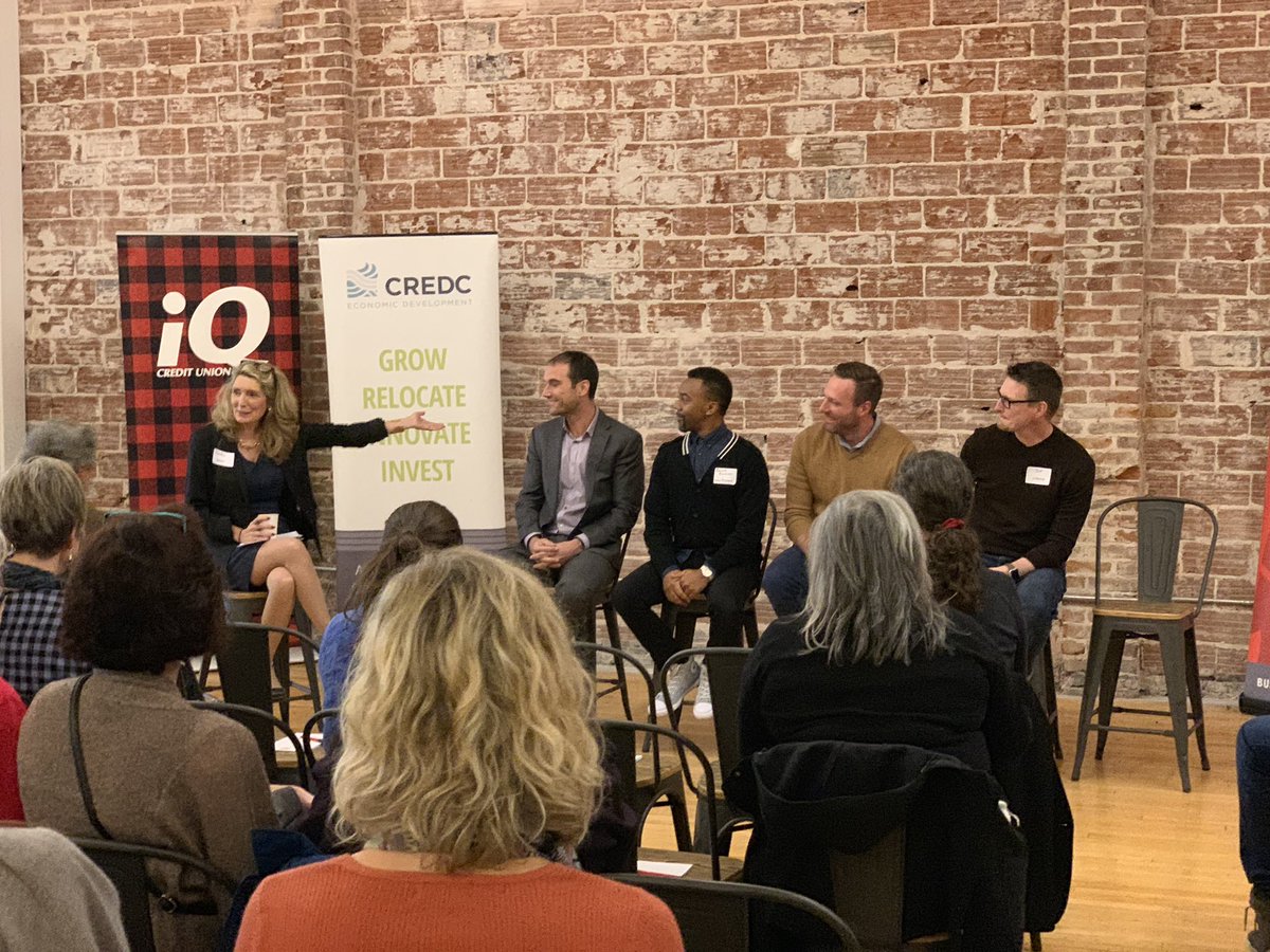 ColumbiaRvrEDC's tweet photo. Moderator Ronda Closner welcomes tonight’s panel made up of: DeepCanopy’s Nate Fuller, @GoToMyApartment’s Barrie Buckner, @DiscoverOrg’s Erik Jones and @streem’s Jef Holove. #GROWClarkCounty #GlobalEntrepreneurshipWeek https://t.co/NJ20hA9b9X