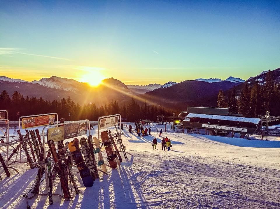 TrueNorthRocks's tweet image. The wait is OVER. Opening day tomorrow at @MarmotBasin!! Anyone else joining for first chair? ✌🏼 Book your ski getaway while the snow is fresh!  bit.ly/2EA1O0m #welovewinter #openingday