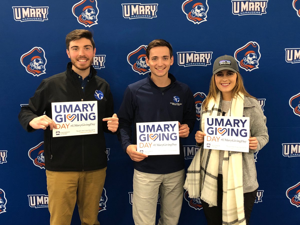 UMaryStudentGov's tweet photo. President Taylor, VP Lang and Senator Helget helping with #umarygivingday #lifeatmary https://t.co/SOdAR29xgN