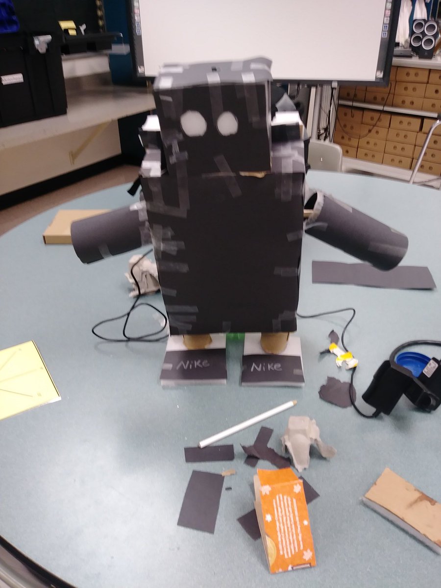 BobbieLoweTL's tweet photo. Working and learning is fun!! So thankful to Mr Boe for taking the leap with us in learning @codeorg and #hummingbirdkits with @birdbraintech and @KatieHenryDays .. Disco kids are showing their collaboration and creativity! #DiscoToolbox #DiscoStrong #WhateverItTakes @WayneITF https://t.co/V6EbAR5TyV