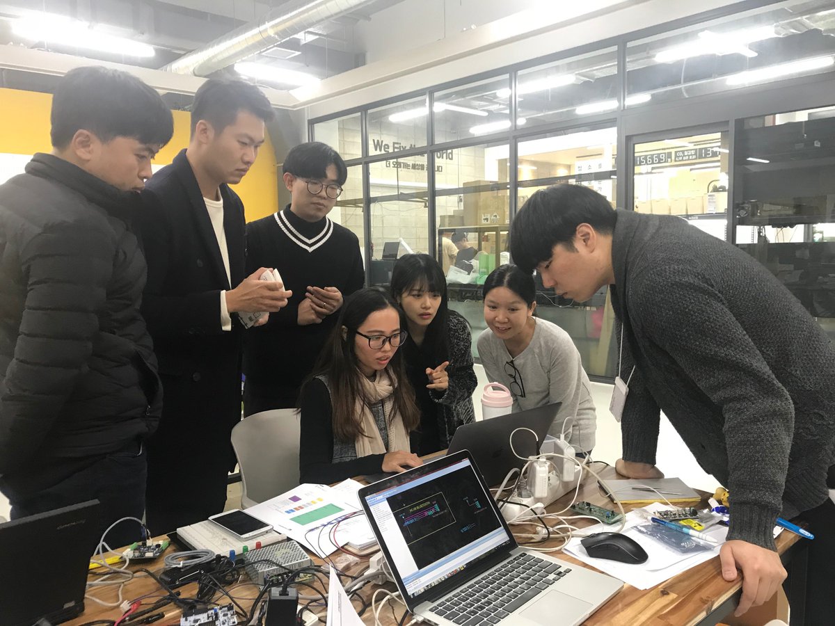 seeedstudio's tweet photo. Our #LVDuo (@violetsu219 &amp; @MeililyLi) had their first time touring around to the local communities in Korea (several #maker companies/Fab Labs/Maker Spaces). And here comes A Glimpse into Korea's Maker's Maker Community: https://t.co/tdh5FXwT46 
#community https://t.co/9YB9saVcWp