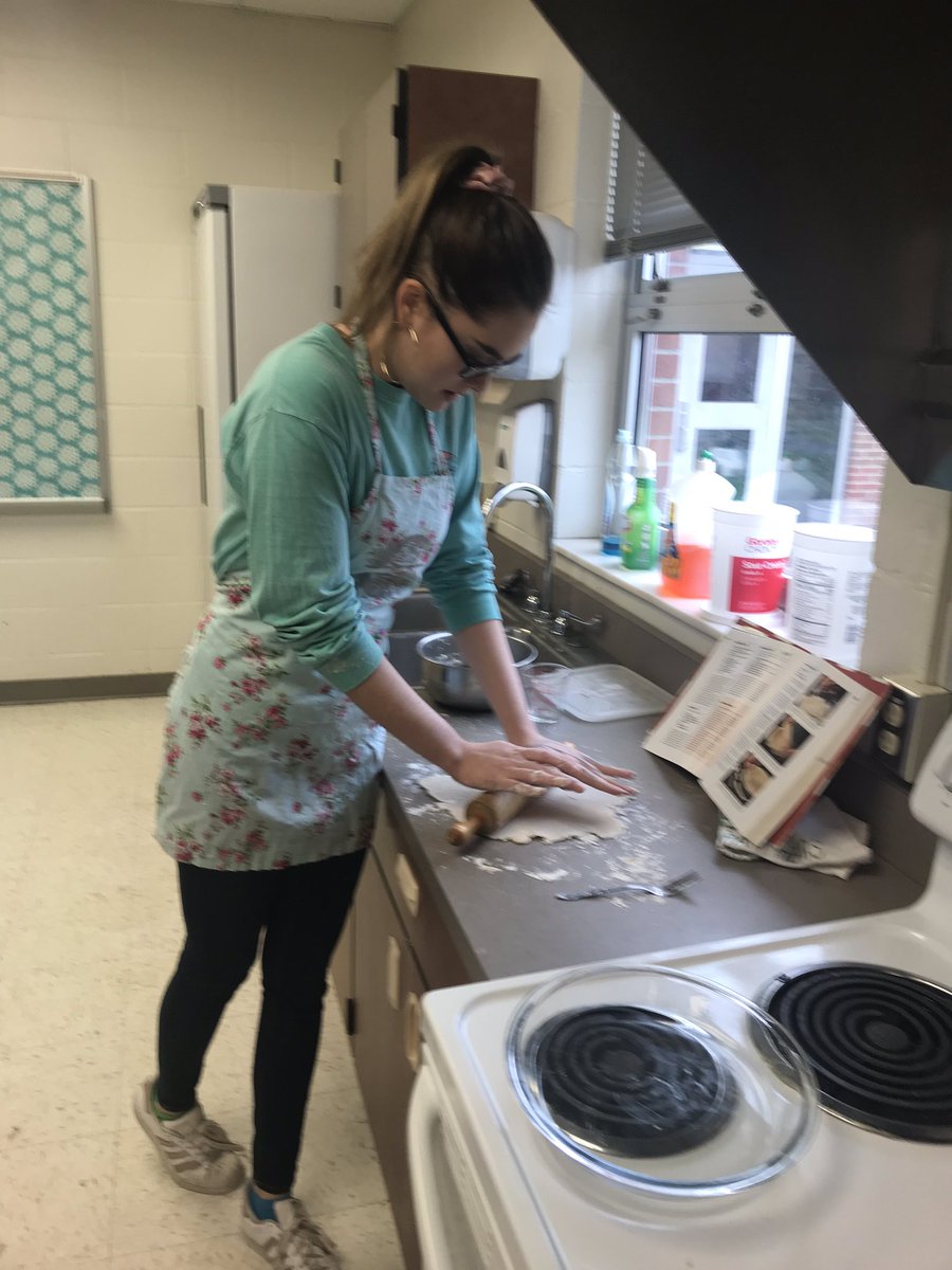 Melissacchs's tweet photo. Culinary students created beautiful pies today, learning to make pastry crusts and beautiful meringues. #CCHSLearners #learningtocreatefortheirfamilies #preparingforthanksgiving #wegotstiffpeakshowaboutyou https://t.co/SJ5zNIhaQW